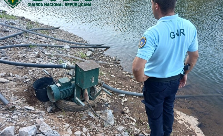 gnr-identifica-quatro-por-captacoes-de-agua-ilegais-na-albufeira-de-castelo-de-bode