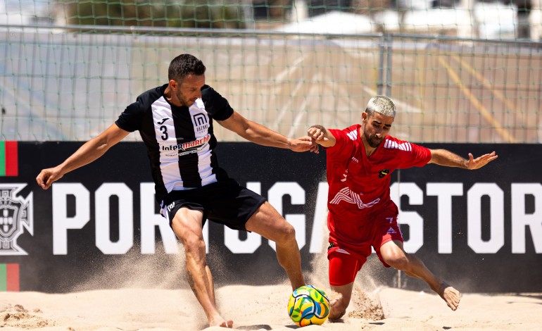 a-bola-ja-rola-na-areia-e-os-clubes-da-regiao-apontam-para-os-trofeus