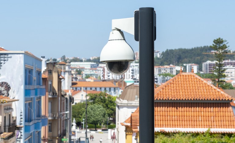 videovigilancia-passa-a-ter-ia-e-chega-as-escolas-em-leiria