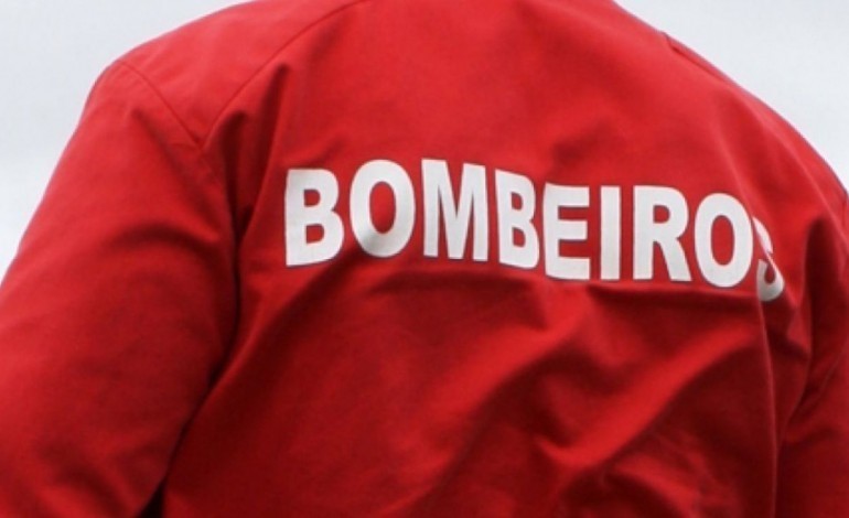 incendio-no-aterro-da-resilei-mobiliza-45-operacionais-e-15-viaturas