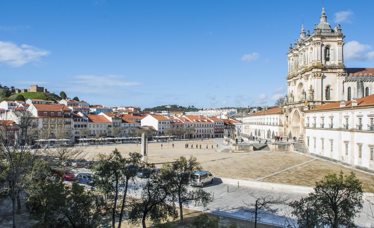 campanha-de-entrega-de-brinquedos-ate-amanha-em-alcobaca