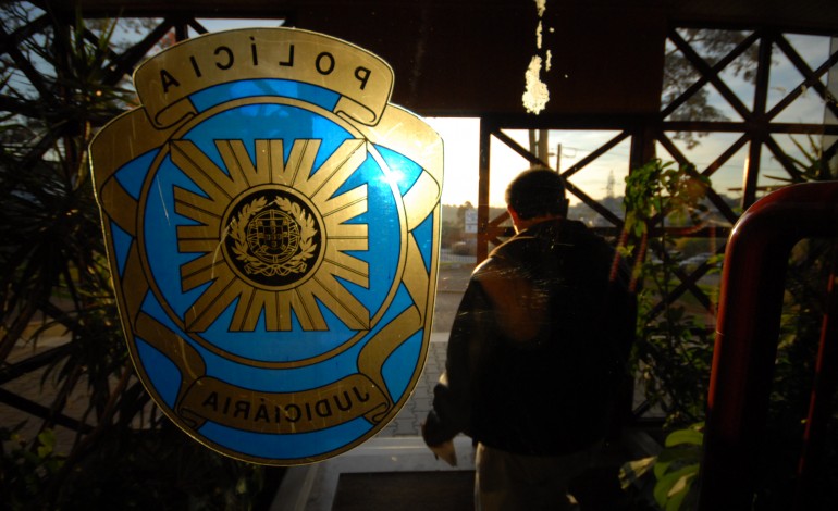 fizeram-se-passar-por-policias-e-apoderaram-se-de-cerca-de-120-quilos-de-prata