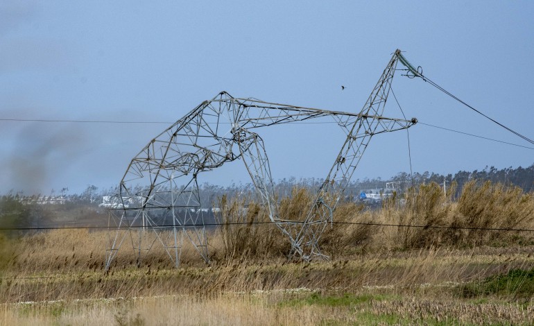 e-redes-quer-restabelecer-95percent-da-energia-na-regiao-ate-sabado