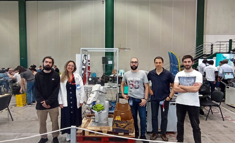 alunos-do-ipl-vencem-concurso-com-robot-para-embalar-bananas