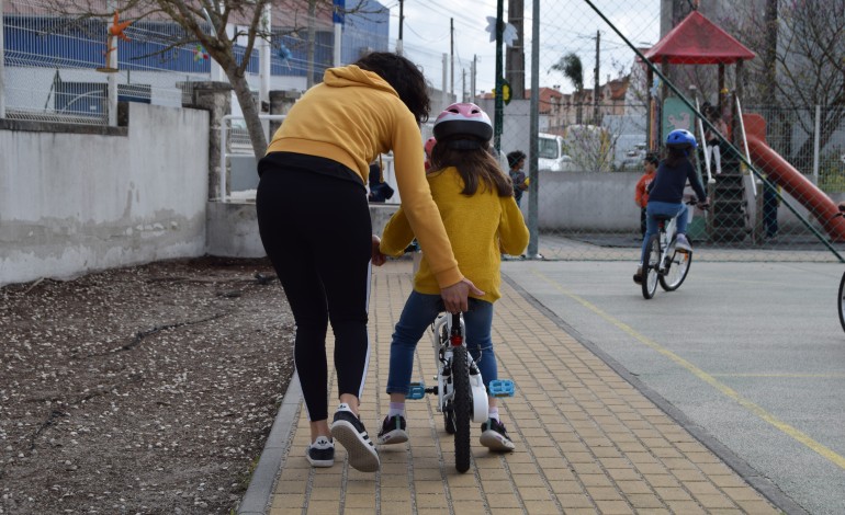meirinhas-recolhe-bicicletas-trotinetas-e-triciclos-para-criancas-do-centro-escolar-da-freguesia