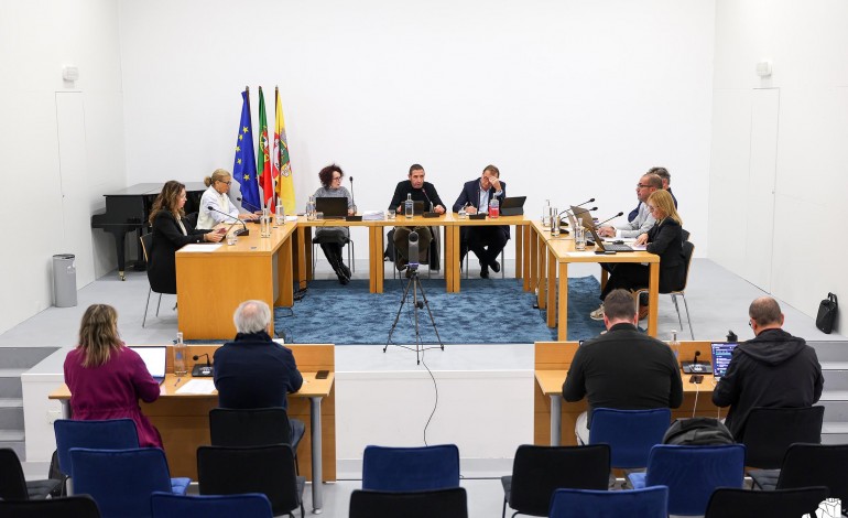 serafim-silva-distribui-pelouros-luis-miguel-sousinha-e-vice-presidente-do-municipio-da-nazare