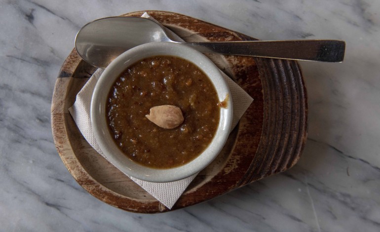 E o doce de amêndoa, produzido na casa, distingue-se por uma subtil nota caramelizada