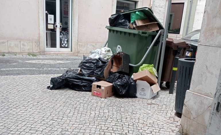 lixo-mal-depositado-da-despesa-extra-de-1500-euros-semanais-a-batalha