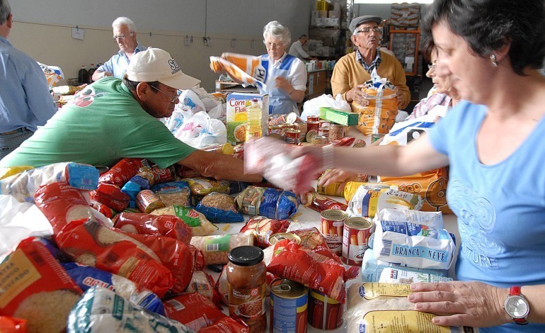 banco-alimentar-de-leiria-fatima-recolhe-mais-de-20-toneladas-de-alimentos-no-primeiro-dia-da-campanha