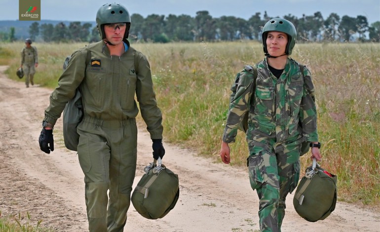 Liane Ruivaco, tenente no Exército, natural de Monte Real