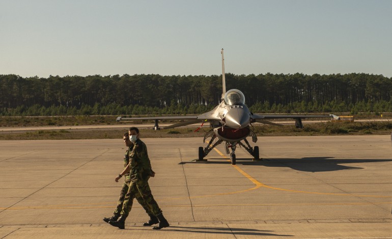 se-houver-um-estrondo-olhe-para-o-ceu-podem-ser-f-16-a-treinar