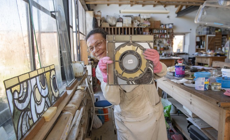 clarisse-silva-a-arquitecta-de-luzes-que-escala-andaimes-para-curar-vitrais