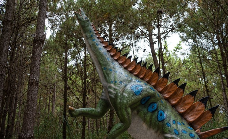 dino-parque-da-lourinha-anuncia-chegada-de-modelo-de-dinossauro-unico-no-mundo