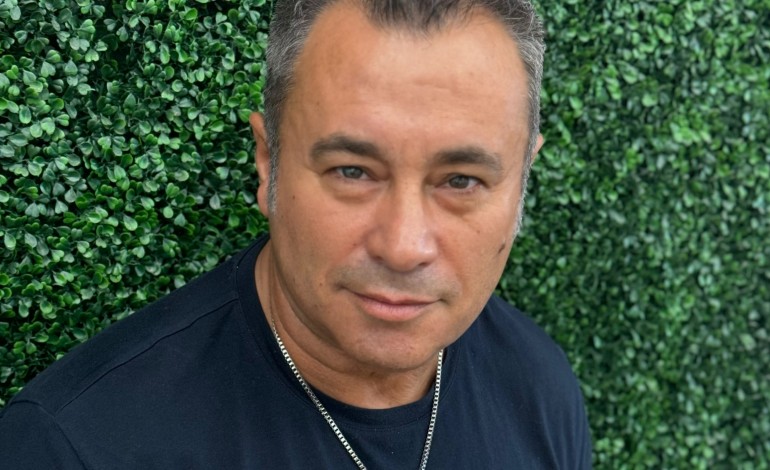 de-ajudante-de-barbeiro-no-guisado-caldas-da-rainha-a-cabeleireiro-de-celebridades-nos-eua