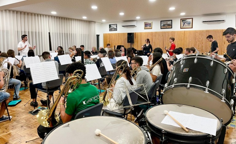 filar-rock-filarmonica-e-rockschool-tocam-metallica-scorpions-e-carlos-paredes