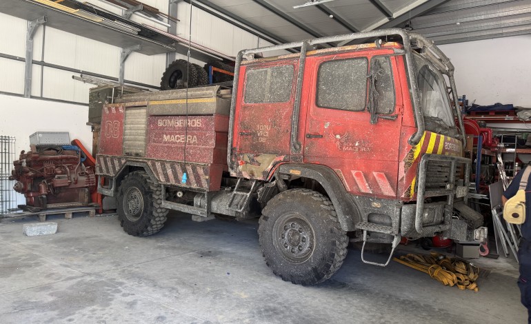 veiculo-florestal-de-combate-a-incendios-da-maceira-fica-inoperacional-em-fogo-na-pampilhosa