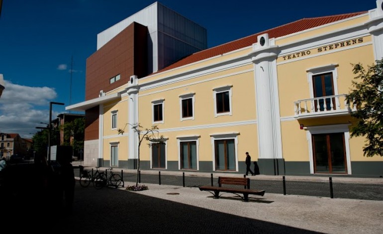 espectaculo-comunitario-colmeia-apresenta-se-no-teatro-stephens