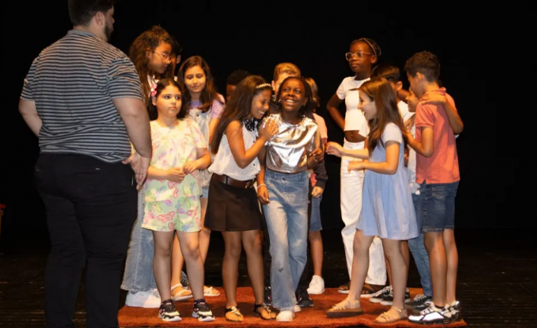 escolho-ser-coloca-criancas-e-jovens-no-centro-da-criacao-artistica
