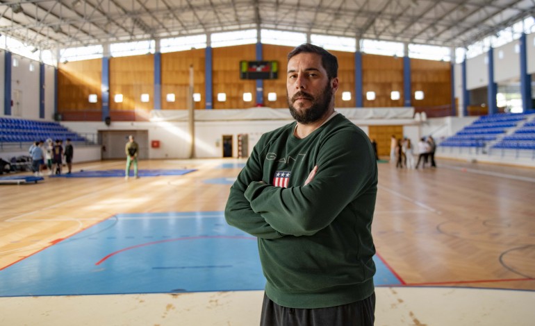 Inácio Carmo, ex-internacional de andebol, é o hoje o técnico da equipa principal do Dom Fuas AC