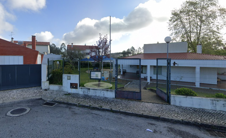 oito-anos-para-trocar-areia-no-jardim-de-infancia
