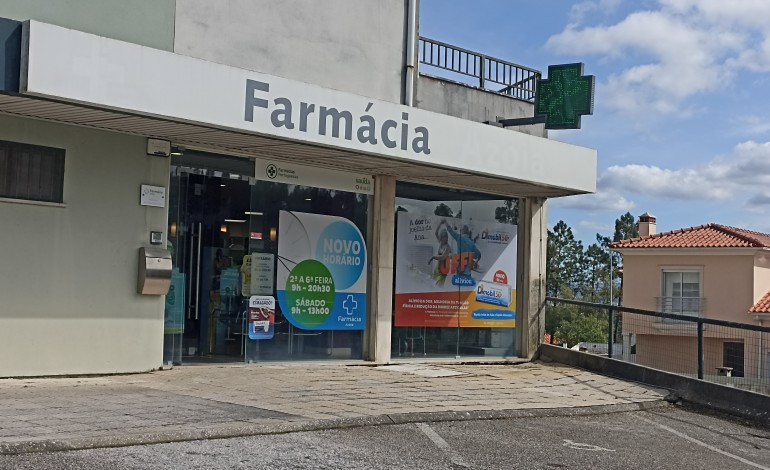 populacao-da-azoia-contesta-saida-de-farmacia-da-freguesia