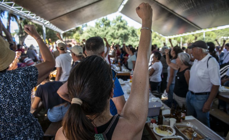 Montagem da Festa do Avante é feita por centenas de voluntários de todo o País