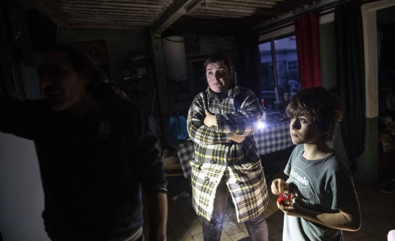 Mãe de quatro crianças menores, Vânia Gomes, que já se encontrava desempregada, viu as suas dificuldades agravadas com a passagem da intempérie