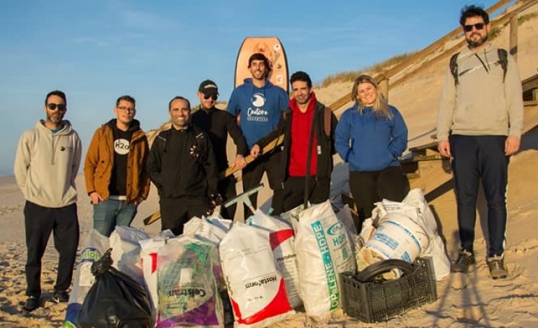 oito-voluntarios-recolheram-80-quilos-de-lixo