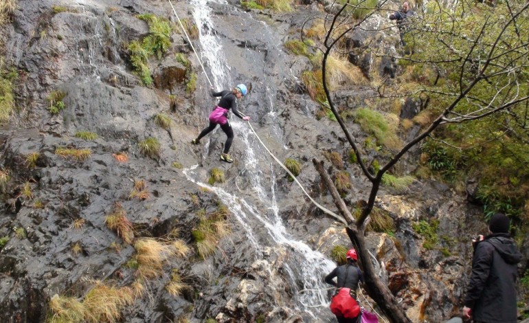 Clube de Leiria pratica canyoning em Castanheira de Pera