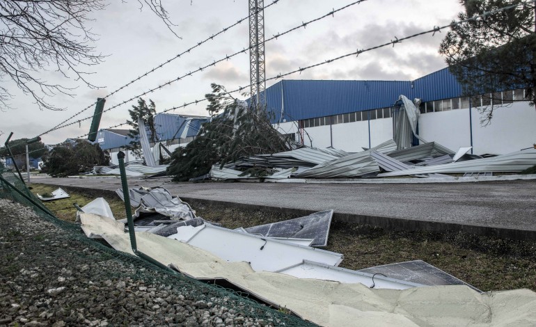 marinha-grande-apela-a-urgente-cedencia-de-plataformas-elevatorias-com-manobrador