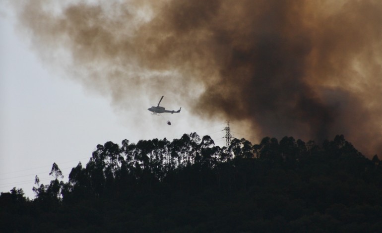 incendio-em-espite-envolve-dez-meios-aereos