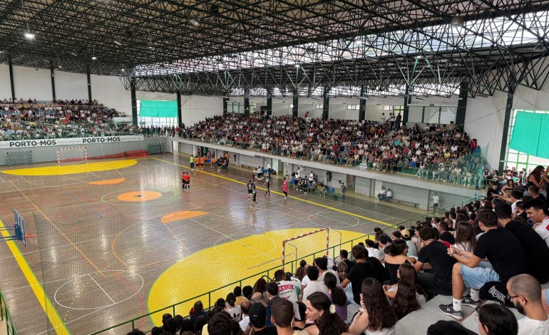 Em Porto de Mós, a população encheu as bancadas do pavilhão para assistir aos jogos ao longo do mês de Junho