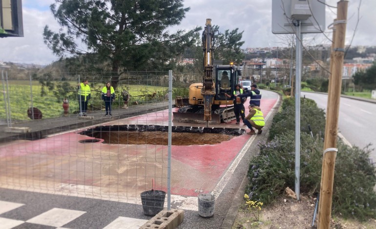 piso-abate-na-avenida-da-comunidade-europeia-em-leiria-e-abre-cratera